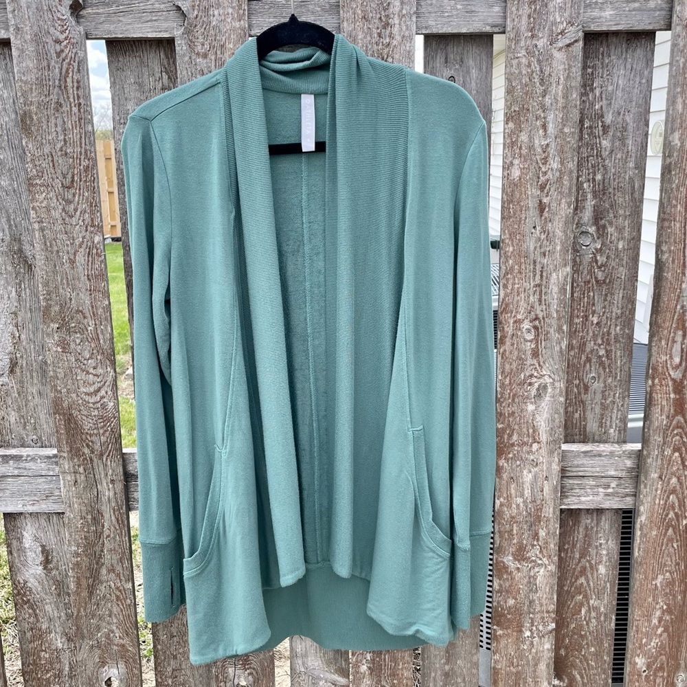Athleta Pranayama wrap small
